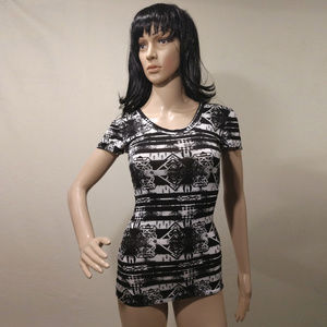 Rue21 All Over Print Women's Short Sleeve T Shirt